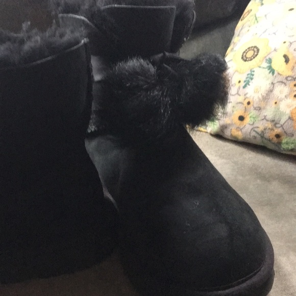 UGG black short inside fluffy ❣️Pom Poms . - Picture 3 of 5